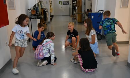 4 otroci v muzejskih depojih_razvedrilo